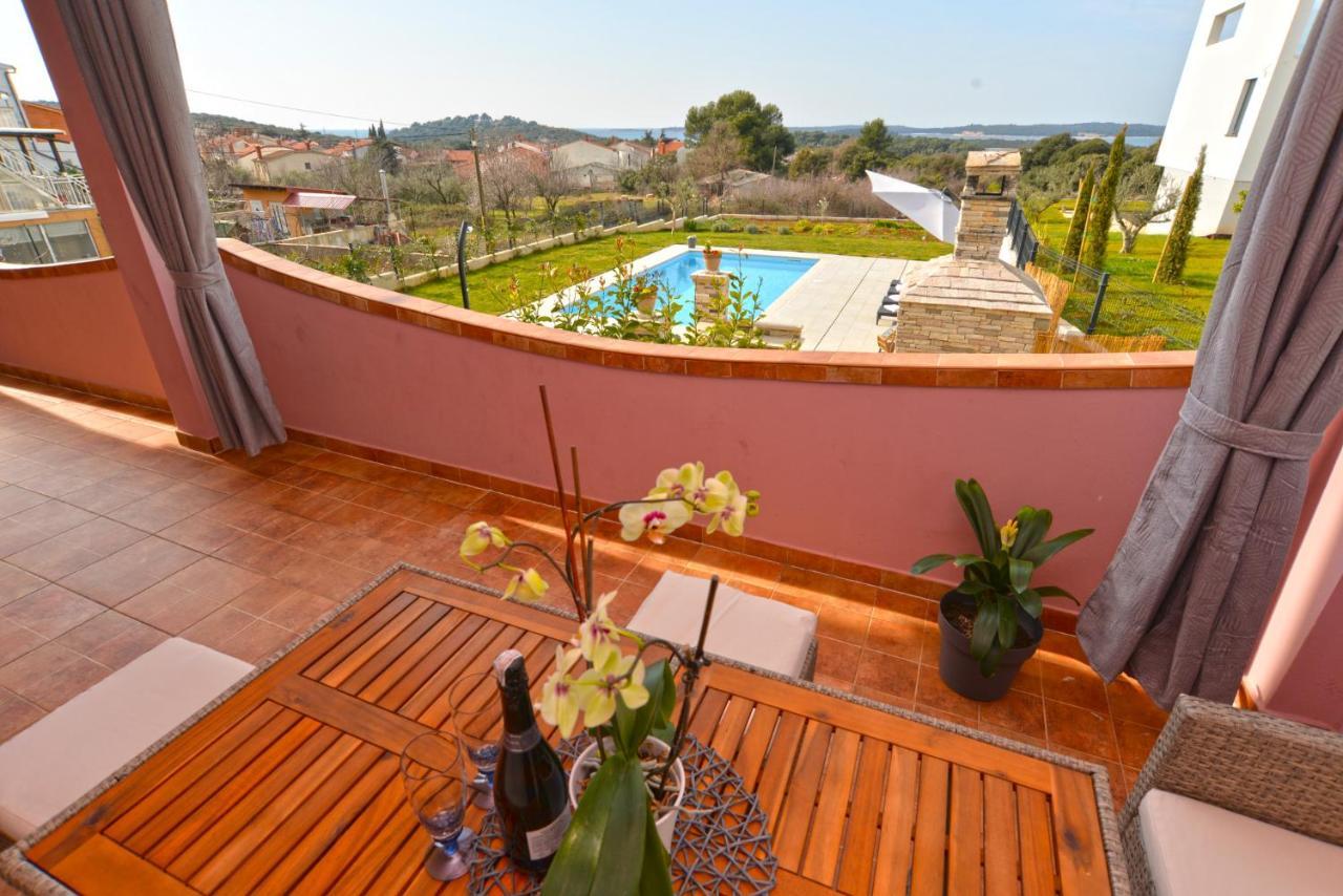 Apartments Violete 742 Pula Exterior foto